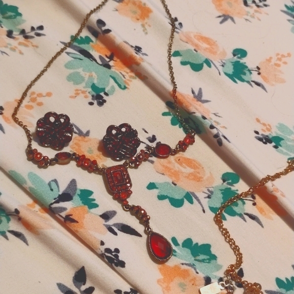 vintage jewelry Jewelry - Beautiful ruby necklace in earrings